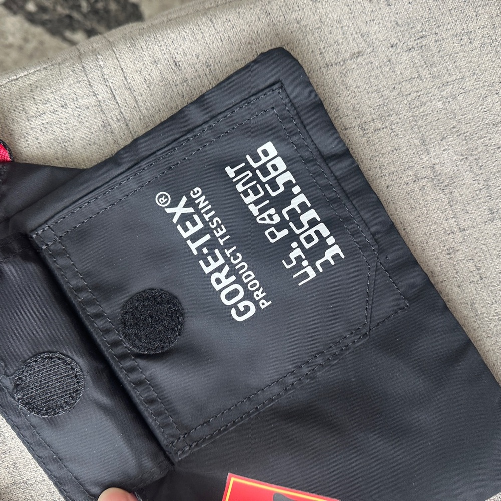 Off White Gore-Tex crossbody bag - Picture 8 of 8